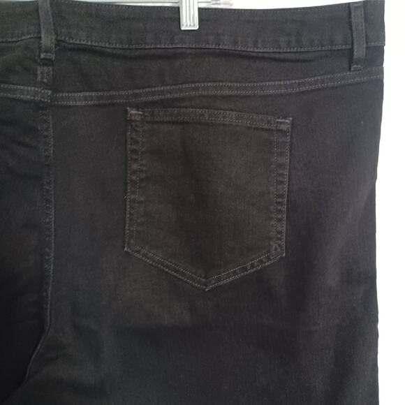 L.L. Bean Favorite Fit Straight Slimming Jeans Women’s Size 26 Black Capri NEW - Picture 4 of 9